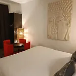 Voltaire Opera Hotel