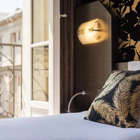 Voltaire Opera Centre 3*