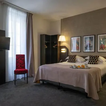 Voltaire Opera Centre 3*