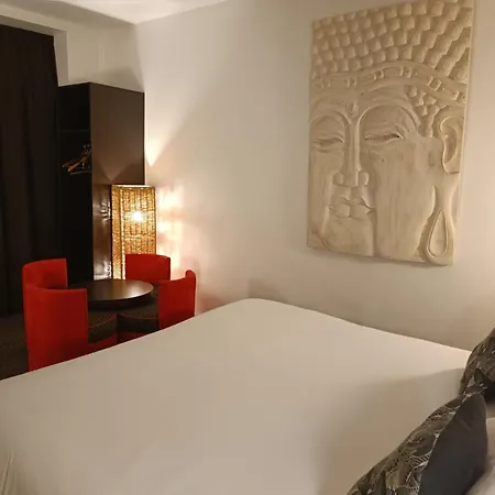 Voltaire Opera Centre Hotel