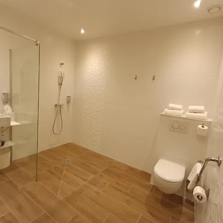 Voltaire Opera Centre 3*