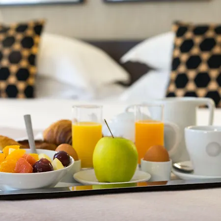 Voltaire Opera Centre Hotel 3*