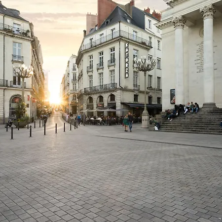 Voltaire Opera Centre 3*