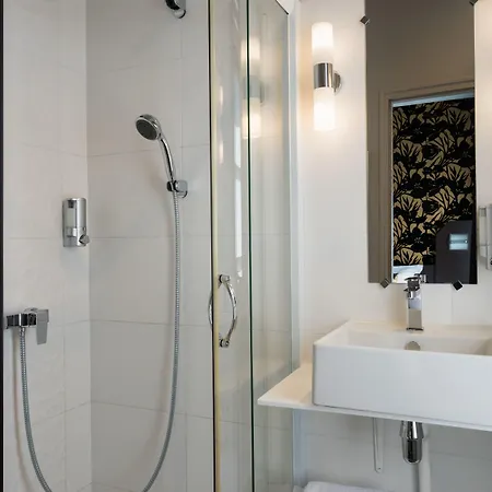 Voltaire Opera Centre Hotel 3*