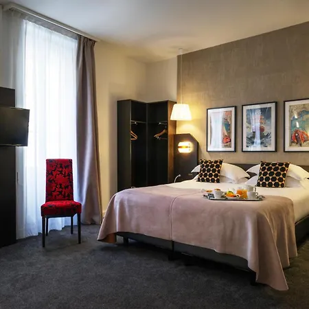Voltaire Opera Centre 3*