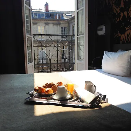 Voltaire Opera Centre Hotel