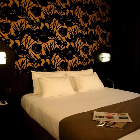 Voltaire Opera Centre Hotel 3*