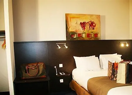 Voltaire Opera Centre Hotel 3*
