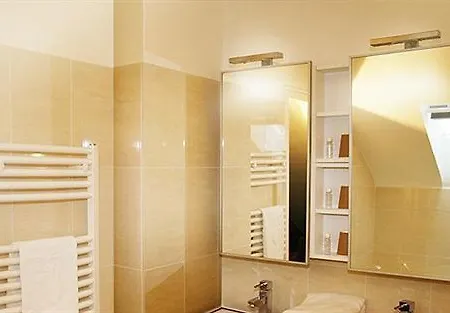 Voltaire Opera Centre Hotel