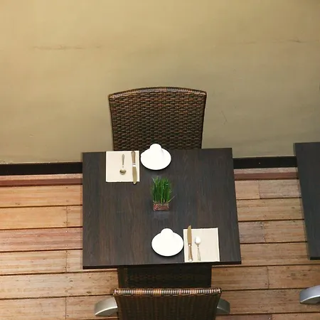 Voltaire Opera Centre Szálloda 3*