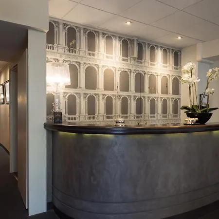 Voltaire Opera Centre Hotel