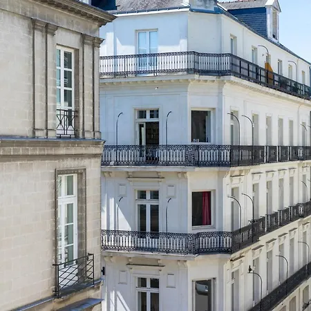 Voltaire Opera Centre Hotel