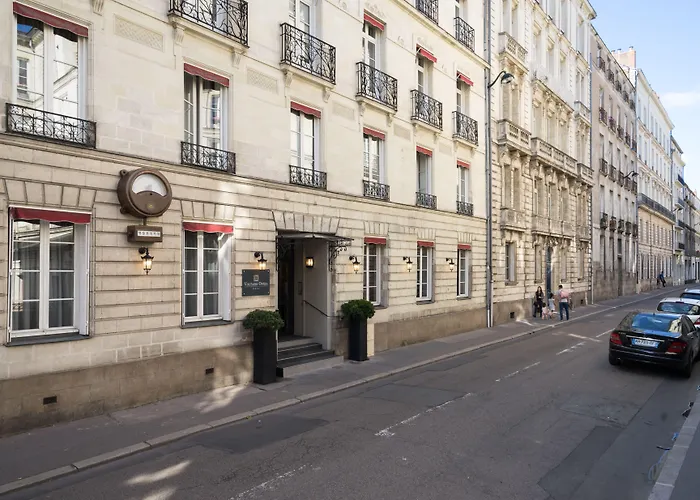 Voltaire Opera Hotel 3*