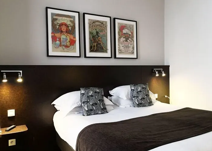 Voltaire Opera Hotel 3*