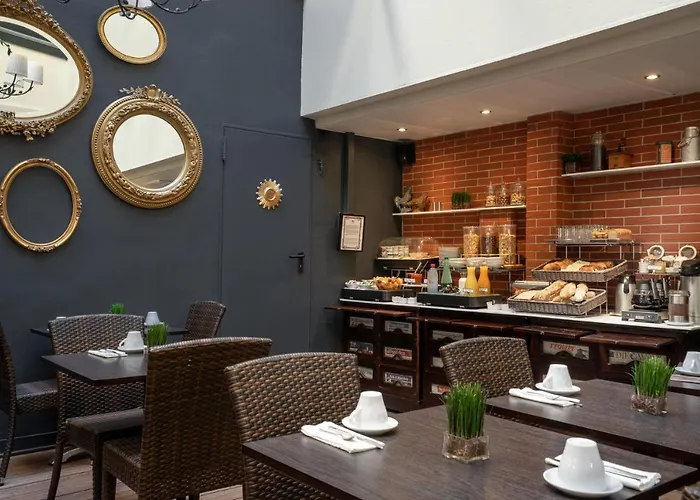 Voltaire Opera Hotel 3*