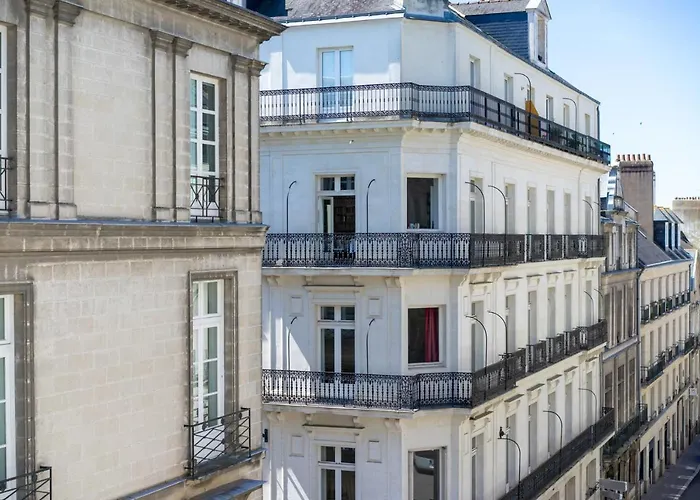 Voltaire Opera Hotel