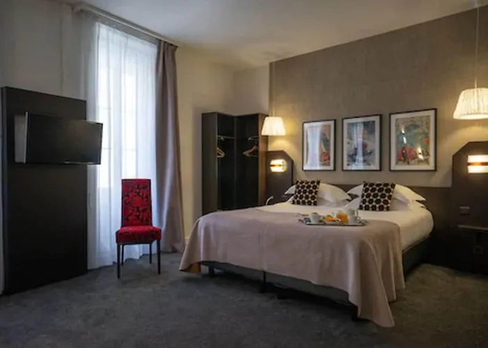 Voltaire Opera Centre 3*