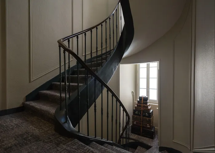 Voltaire Opera Centre 3*