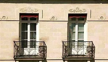 Voltaire Opera Centre Hotel 3*