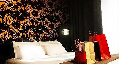 Voltaire Opera Centre 3*